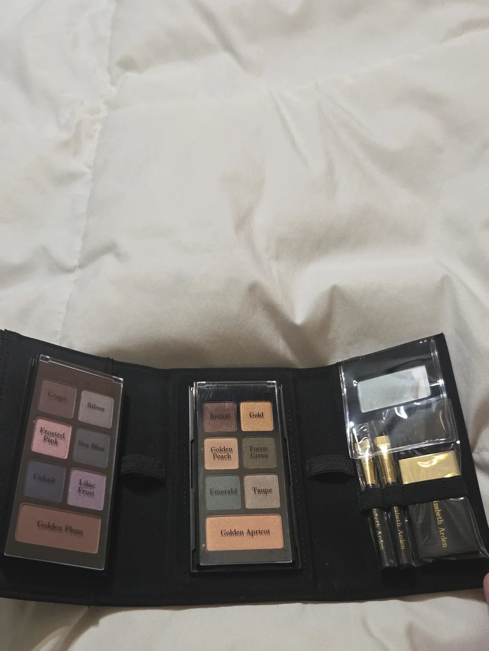 Elizabeth Arden Eyeshadow Palette Kit With Brushes And Mirror